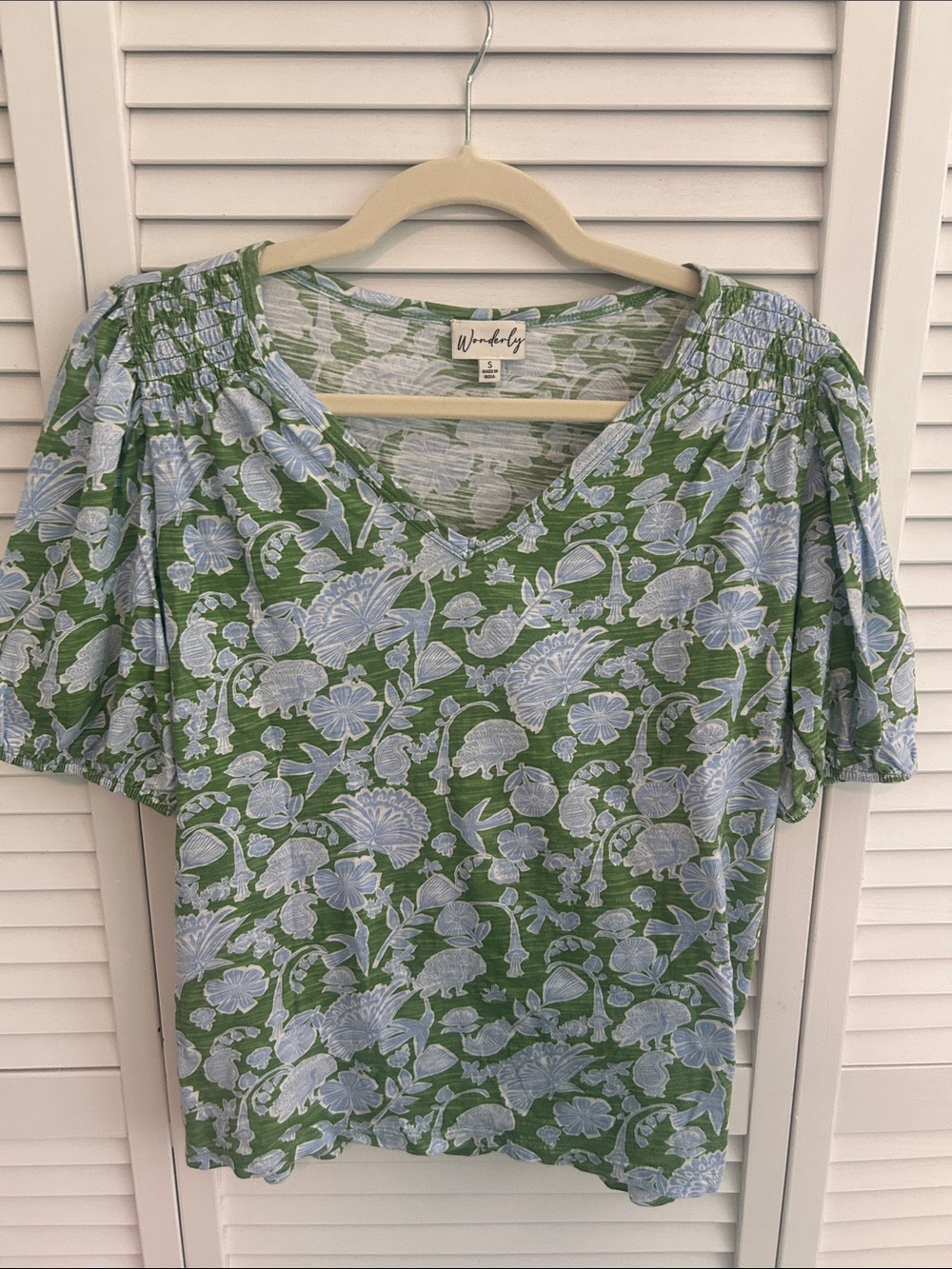 Wonderly Green Floral V-Neck Puff Sleeve Tee